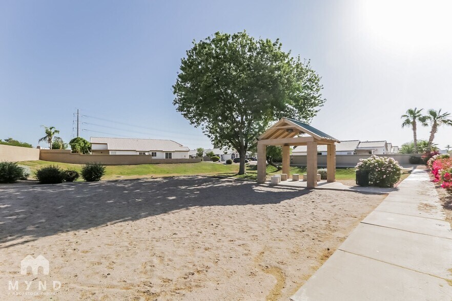 Building Photo - 1045 W Todd Dr