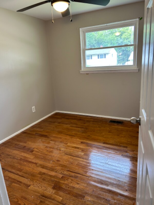 Building Photo - 1398 E Juliah Ave