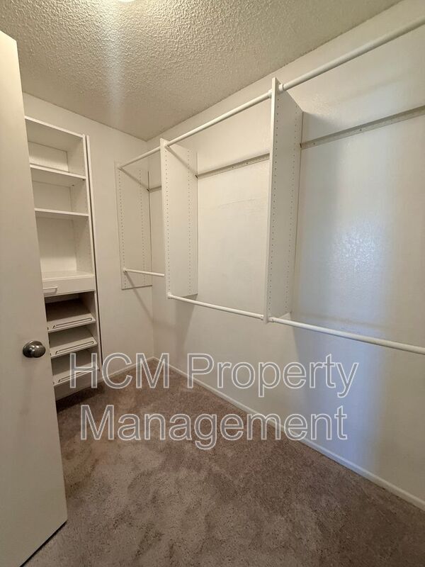 Building Photo - 4852 Cabana Dr