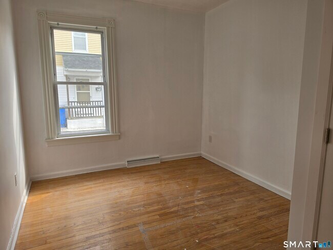 Building Photo - 25 Elm St