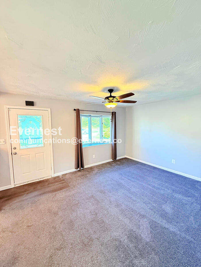 Building Photo - 9433 Sylvia St