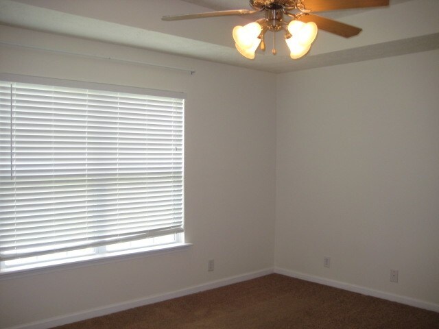 Building Photo - 8824 Cressent Glen Ct