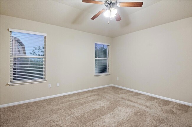 Building Photo - 10625 Menominee Falls Ln