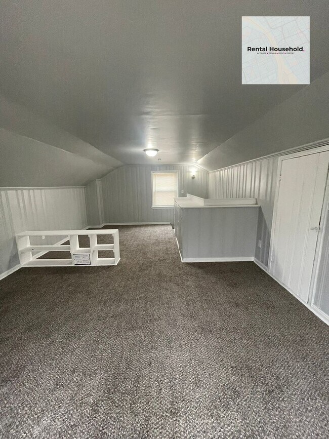 Building Photo - Stunning Renovated 3-Bedroom Bungalow-Move In Ready!!!