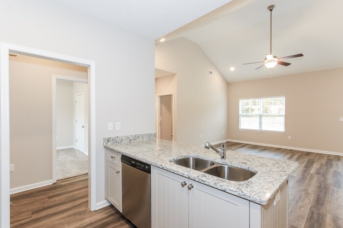 Building Photo - 1347 Oak Ln