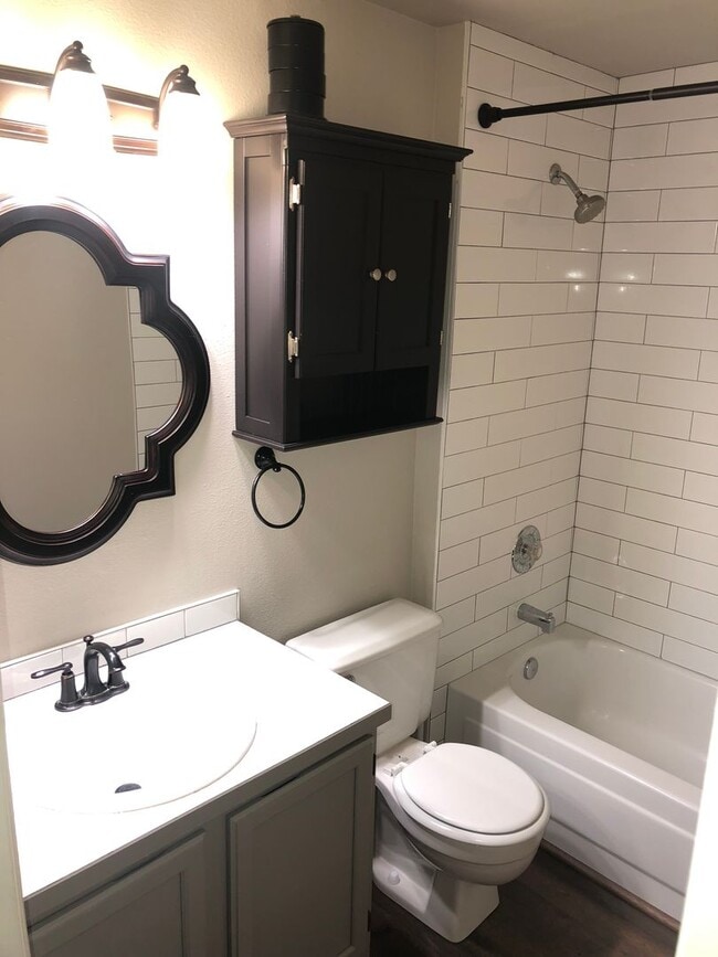 Building Photo - 3bd/2ba Issaquah Condo