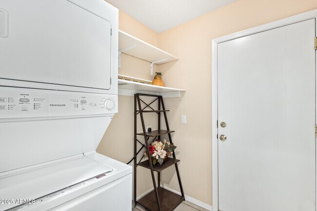 Building Photo - 8103 W Tonto Ln
