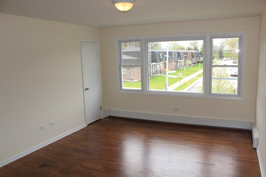 Building Photo - 14437 S Ravinia Ave