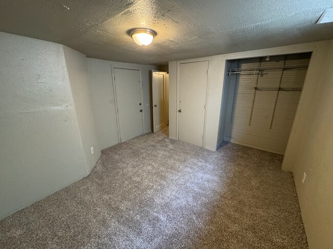 Building Photo - 140 N 200 E