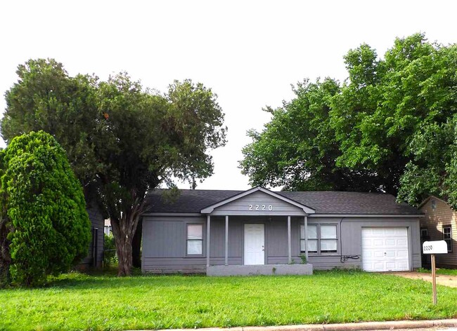 Primary Photo - 2220 NW Pollard Ave