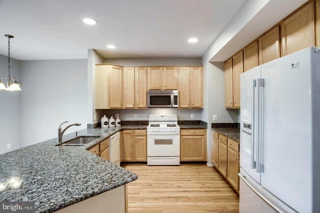 Building Photo - 12476 Casbeer Dr