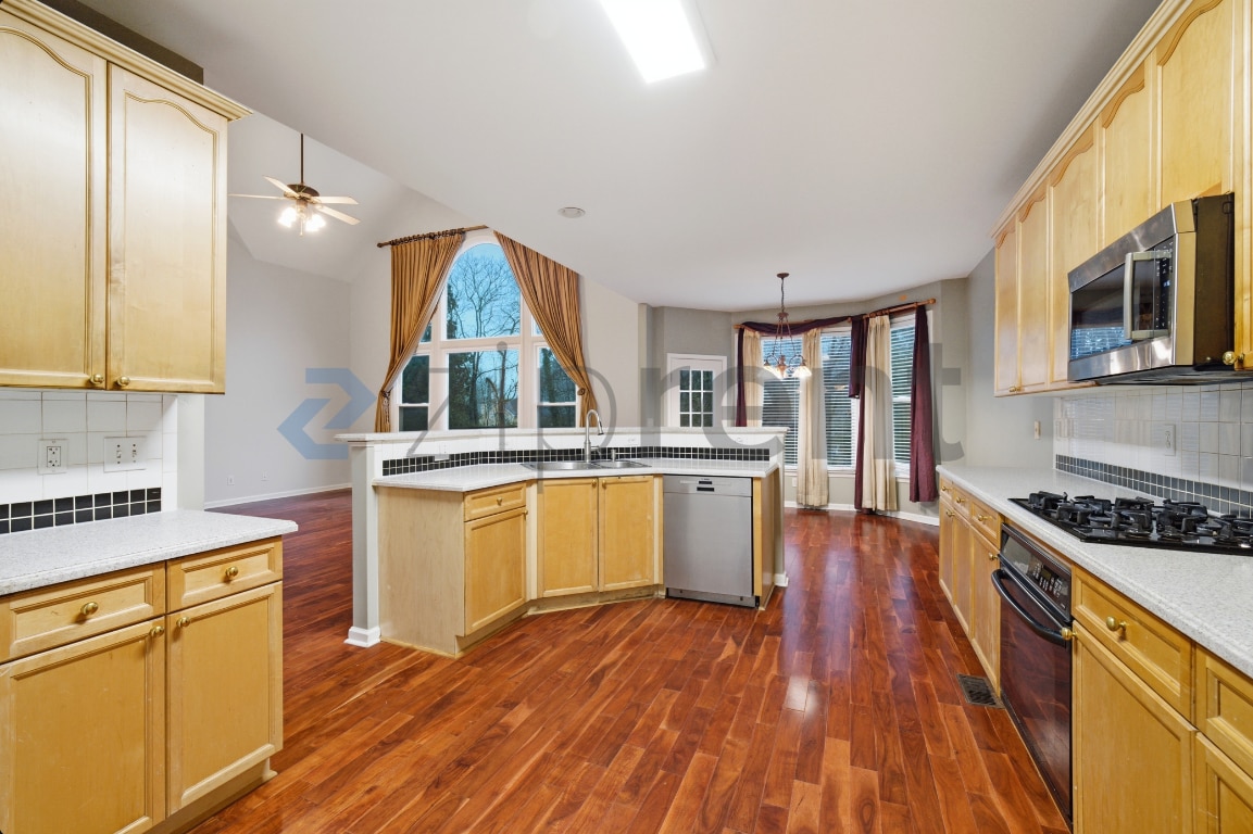 Building Photo - 2505 Madison Commons