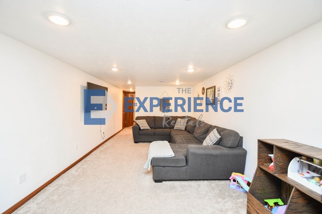 Building Photo - 217 N Needles Dr