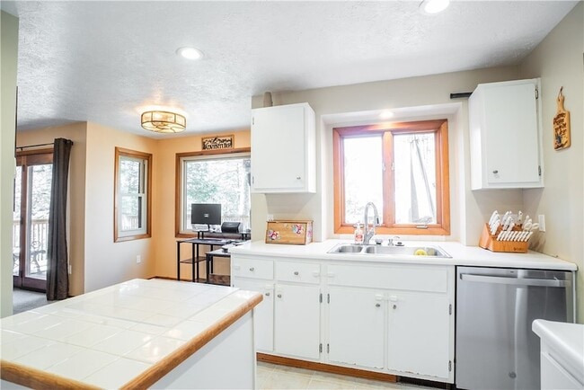 Building Photo - 126 Green Forest Dr