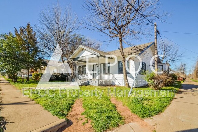 Building Photo - 706 Van Buren St