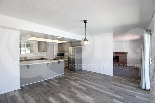 Building Photo - 124 E Minton Dr