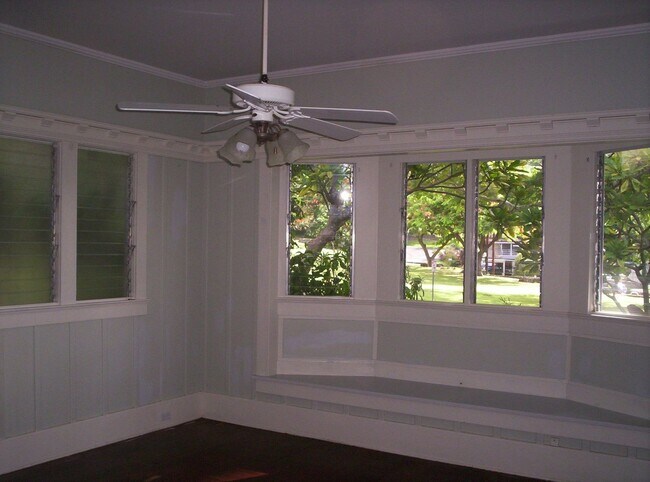 Building Photo - Make this your next home