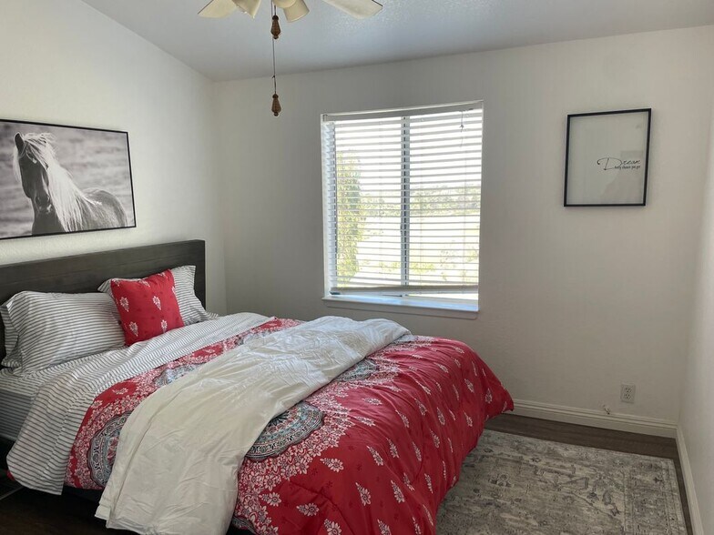 Building Photo - 33276 Homestead Ln