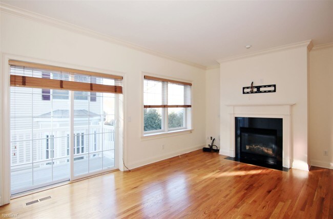 Building Photo - 2 br, 2.5 bath Townhome - Glenbrook Gables