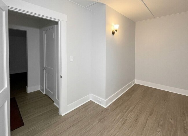 Building Photo - 264 Middlesex Rd