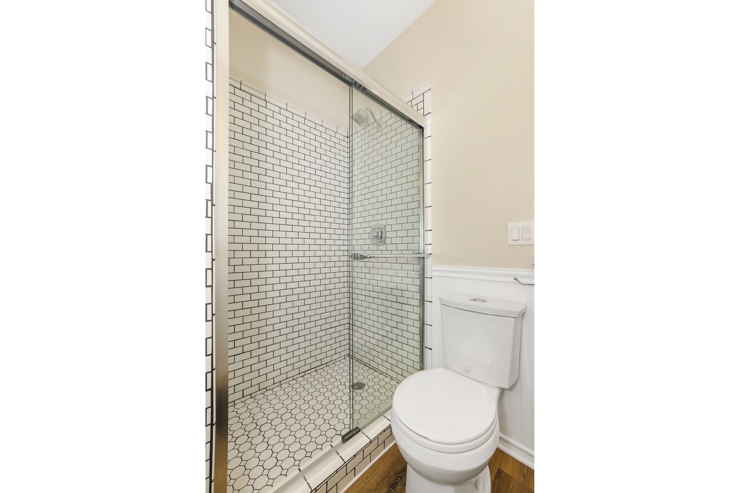 Building Photo - 3220 E 6th St