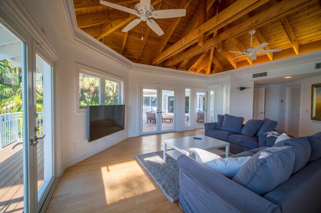 Building Photo - 4000 S Ocean Blvd