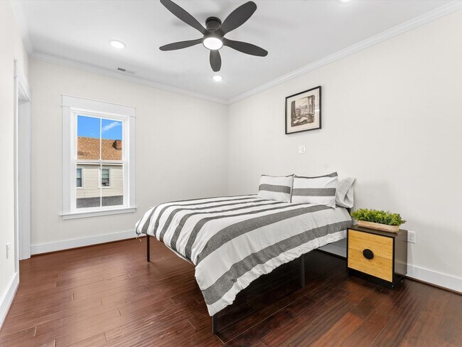 Building Photo - Modern Luxury Meets Everyday Comfort in This Stunning New 3-Bedroom Home Near Downtown!