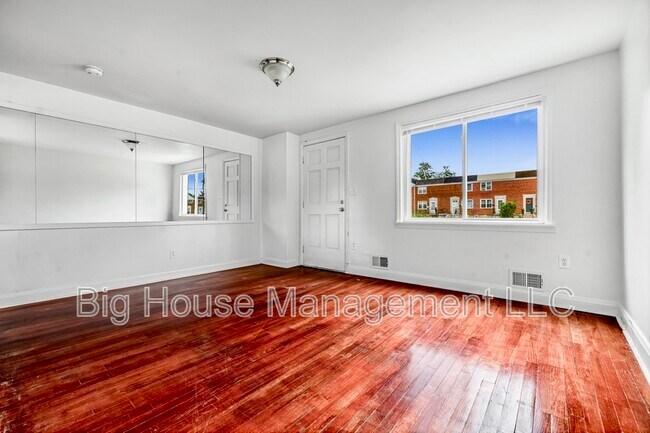 Building Photo - 1302 Hillsway Ct