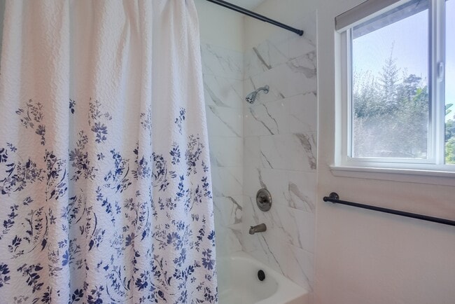 Building Photo - 543 Edna Way