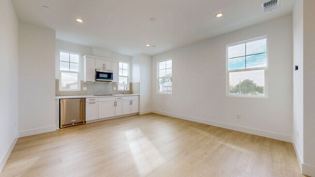 Primary Photo - 2782 Sassy St