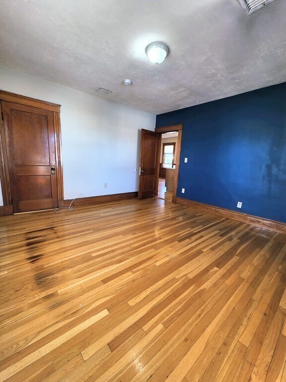 Building Photo - 12 St James Ave