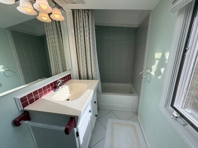 Building Photo - 7 Nancy St