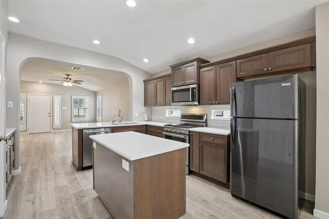 Building Photo - 4937 Hartson