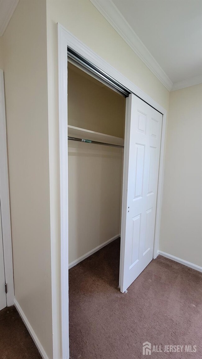 Building Photo - 138 Longfield Ct