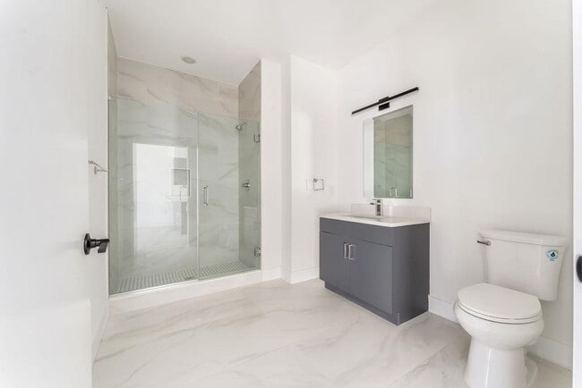 Building Photo - 43-45-45 W 32nd St