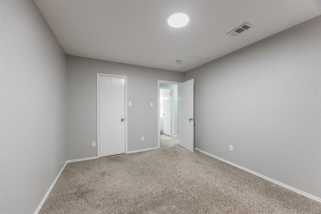 Building Photo - 2831 Grandview Dr