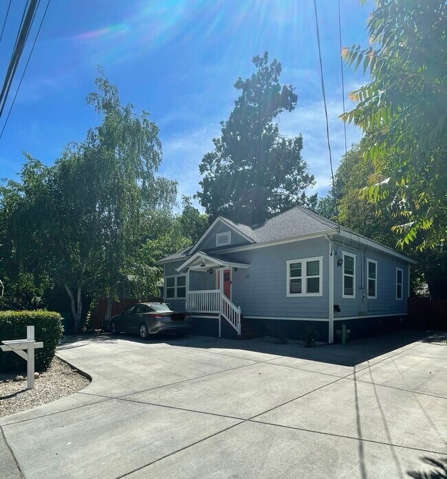 Primary Photo - 631 Oak Lawn Ave