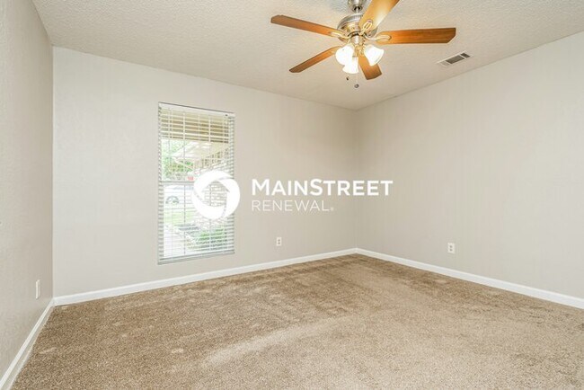 Building Photo - 3 Bedroom Pet-Friendly Home in Mesquite, TX with Main Street Renewal