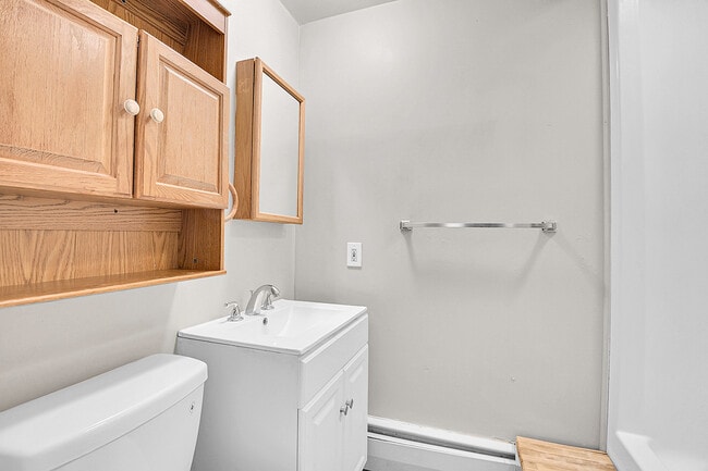 Building Photo - 836 Sleepy Hollow Dr