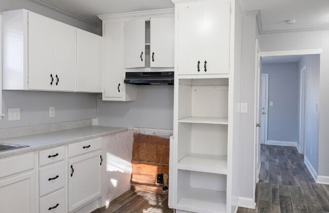 Building Photo - 352 Adams St