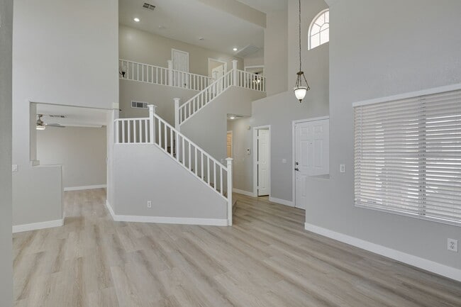 Building Photo - UPGRADED 3 BEDROOM HOME IN GREEN VALLEY