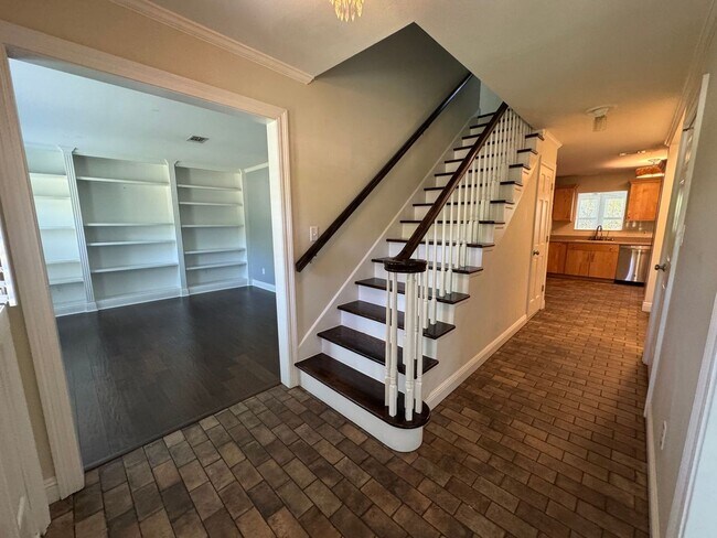 Building Photo - Pensacola - Inverness - 3 bedroom, 2 bathroom