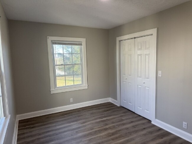 Building Photo - For Rent – 3 Bed, 1 Bath Home in Bristol, ...