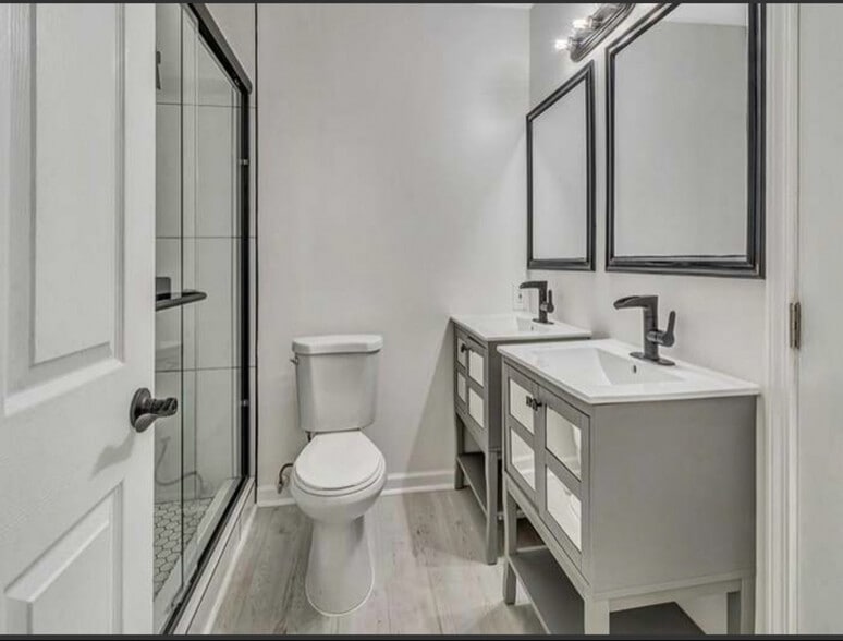 Building Photo - 1043 Mariners Ct