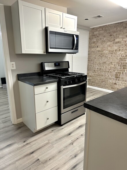 Building Photo - 3358 Huntley Square Dr