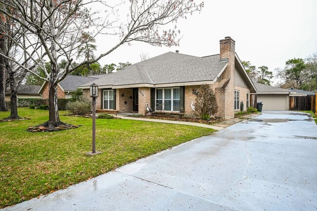 Building Photo - 19414 Dianeshire Dr