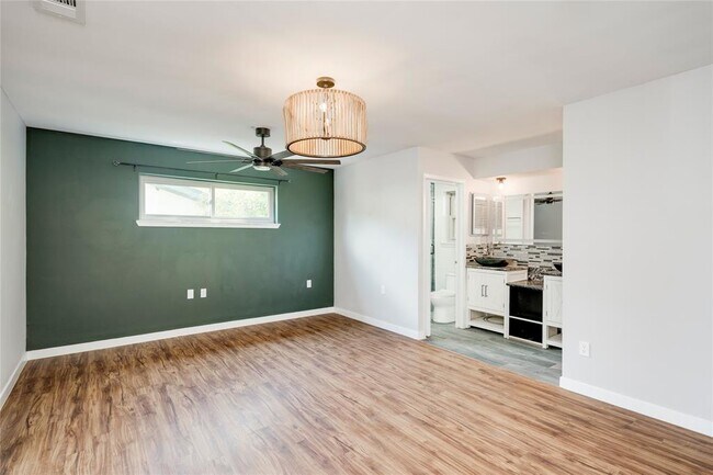 Building Photo - 703 Jetta Ct