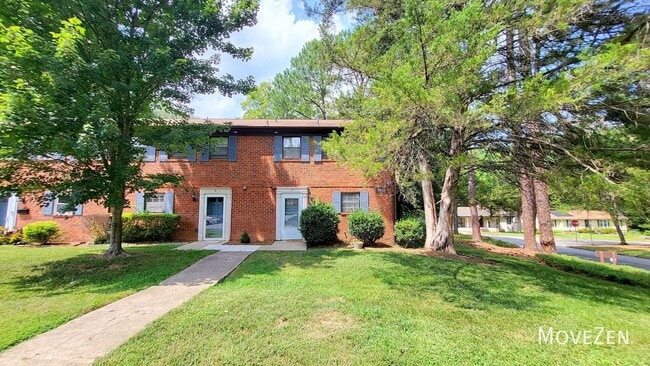 Building Photo - 5813 Nottoway Ct
