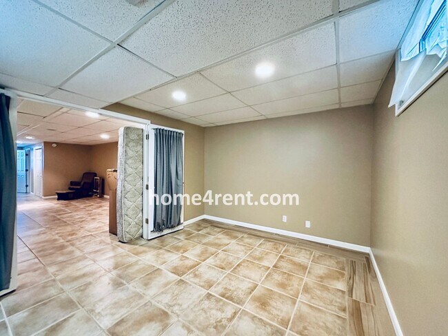 Building Photo - A Lovely Lenexa Home w/ Wood Floors Throughout, Updated Kitchen, Finished Basement and a Fenced Y...