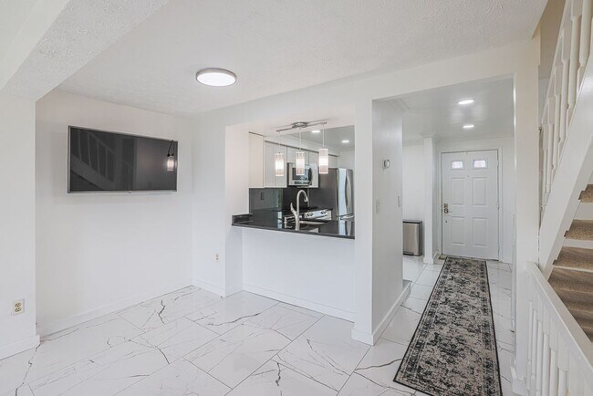 Building Photo - 9 Stillwood Cir